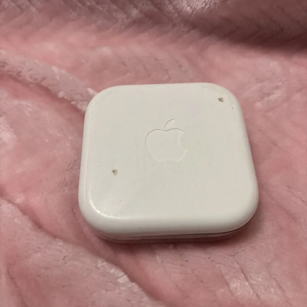 Apple OEM Wired White Ear Buds w/Case iPhone/iPad/iPod 3.5mm Aux Jack Headphones